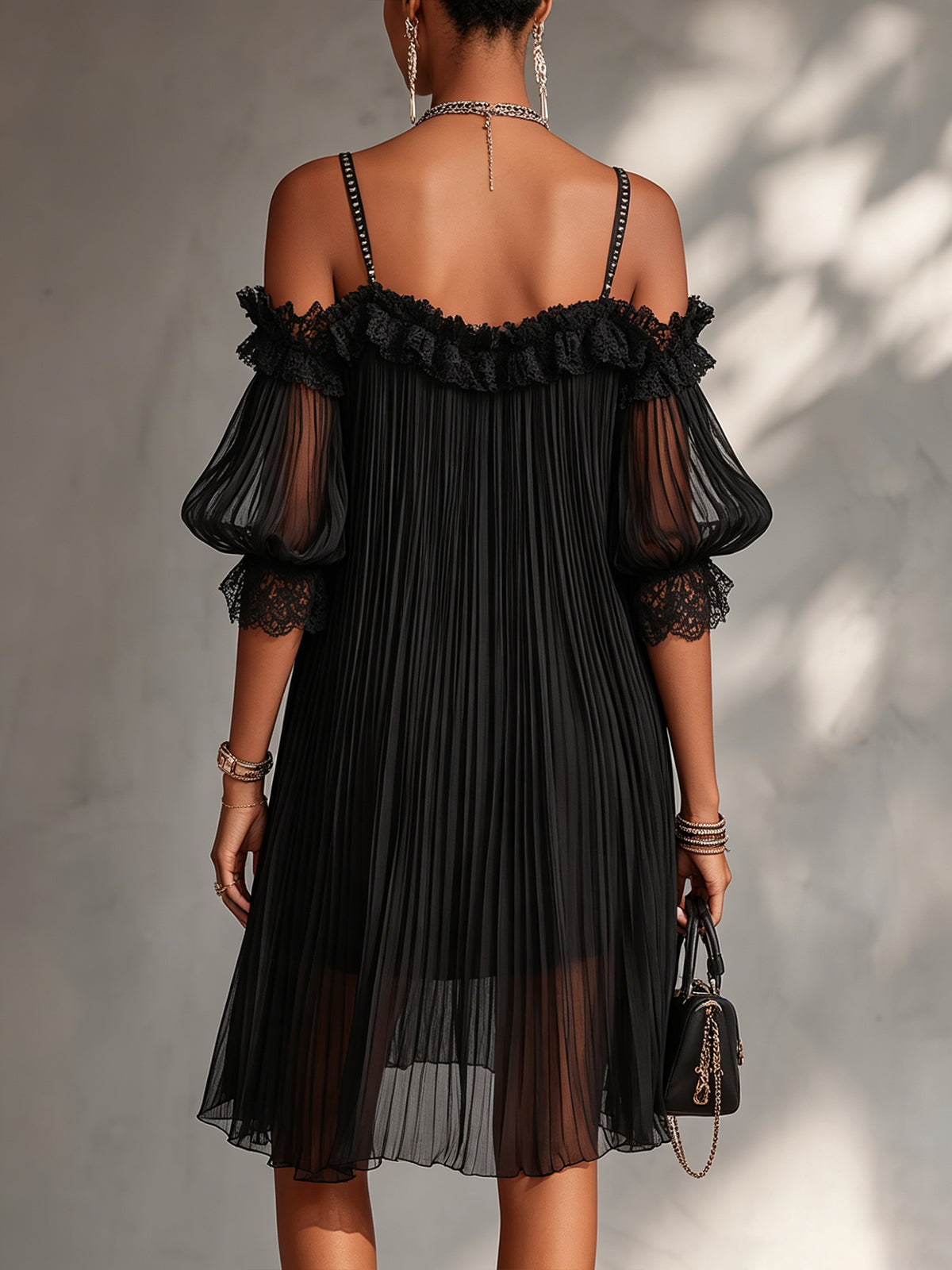 Ottavia | Mini Abito Nero in Chiffon con Spalle Scoperte e Bordo in Pizzo
